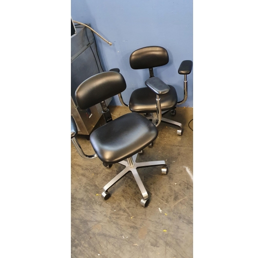 OP Stuhl mit Rückenlehne / surgery chair with seat back and 2x arm rests